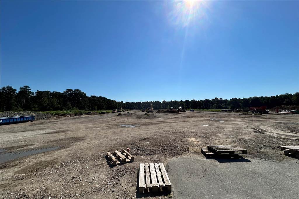 Bolz Entsorgung startet mit Großbaustelle in neuem Industriegebiet Noch ist auf dem Gelände von Bolz Entsorgung im Industriegebiet Große Heide in Dorsten nicht viel zu sehen. Es laufen Erdarbeiten, ehe dann in wenigen Wochen die ersten Pfeiler für die große Halle aufgestellt werden.