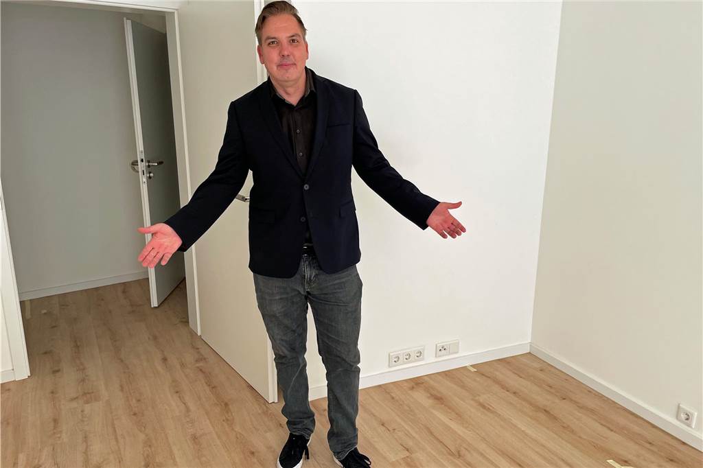 Versicherungs- und Immobilienbüro plant Umzug in saniertes Fachwerkhaus Noch ist das neue Versicherungsbüro leer. "Wir warten auf die Büromöbel, in der dritten Augustwoche wollen wir umziehen", sagt Inhaber Marco Mintel.