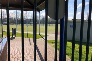 Noch ist der Platz im Lindert gesperrt.