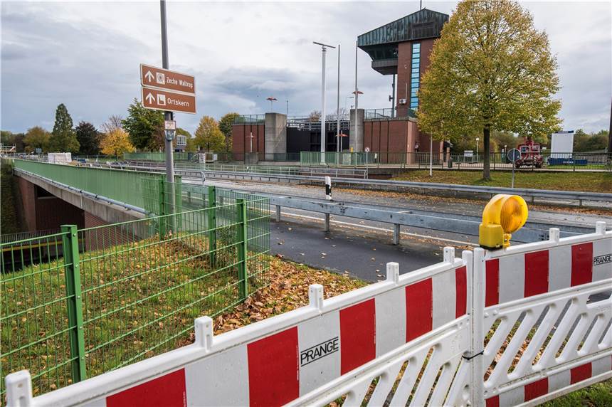 Noch ist die Schiffshebewerks-Brücke gesperrt. Aber das Ende der Bauarbeiten wird konkreter.