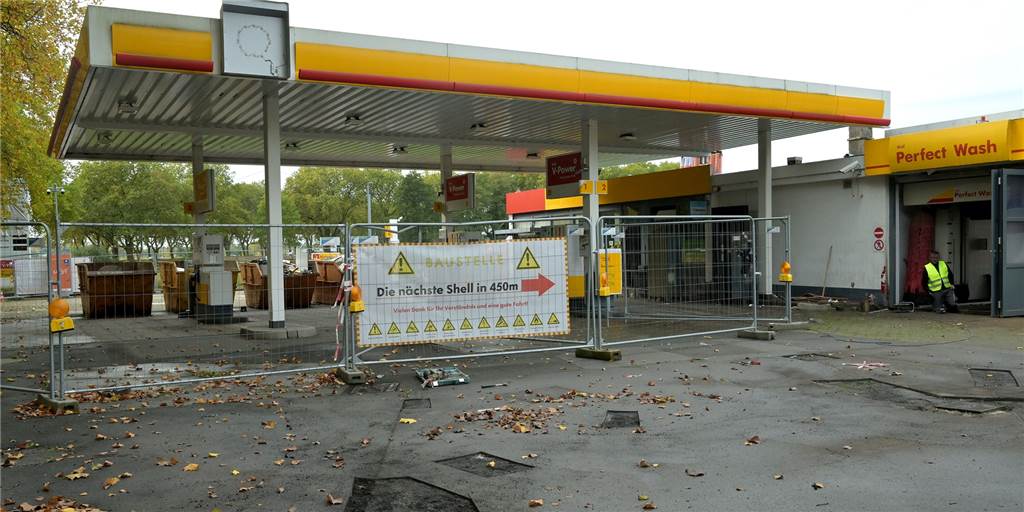 Tankstelle an der Gahmener Straße in Lünen: Zukunft ist geklärt Noch ist die Tankstelle an der Gahmener Straße mit Bauzäunen abgesperrt. Aber die Umbauten haben begonnen.