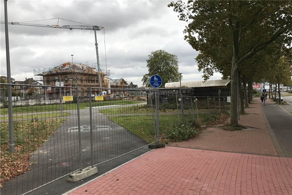 Bahnhofstunnel in Dorsten wird abgerissen: Umwege und Einschränkungen Noch ist dieser Weg abgesperrt, aber an 2. November (Dienstag) wird er den einzigen Zugang vom ZOB zum Bahnhof und zurück bilden.