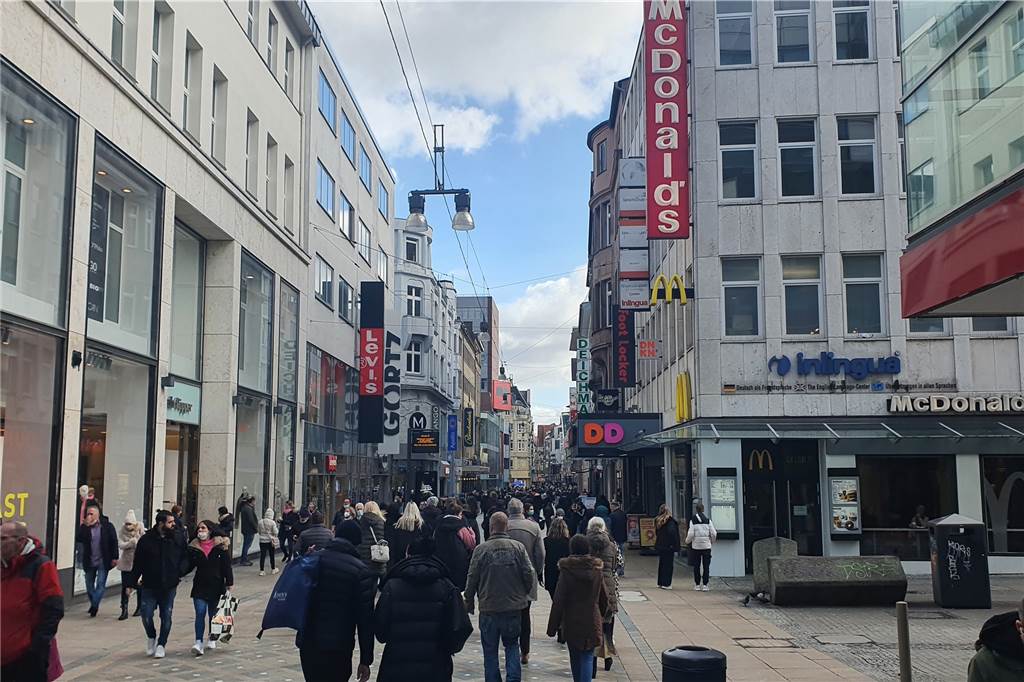 Erster Tag ohne 2G im Handel: Wie voll war es in Dortmunds City? Noch ist es vergleichsweise leer auf dem Westenhellweg.