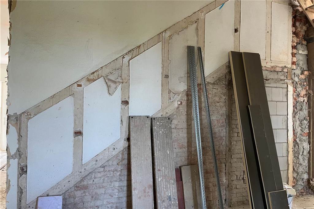 Kernsanierung statt Abriss: Familie Bennemann saniert Villa am Fürstenberg Noch ist gut zu erkennen, wo die alte Treppe ins Obergeschoss hinaufführte.