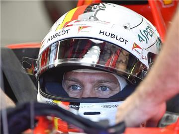 Noch ist offen, ob Sebastian Vettel in der Saison 2018 noch im Ferrari sitzt. Foto: Zsolt Czegledi