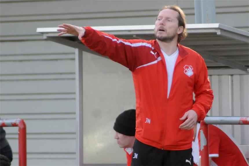 Merklinde will in den Titelkampf eingreifen - die Spiele im Blick Noch ist Platz eins für Trainer Jörg Nowaczyk und seinen SuS Merklinde in Reichweite.