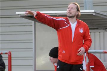 Noch ist Platz eins für Trainer Jörg Nowaczyk und seinen SuS Merklinde in Reichweite. 
