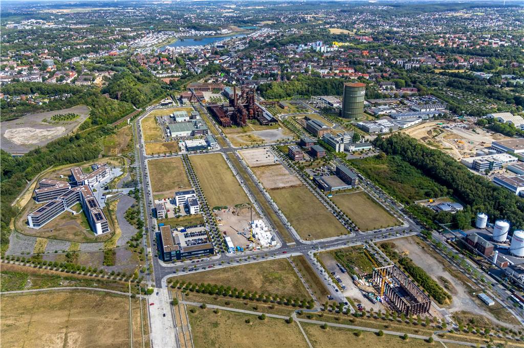 Das hat sich 2019 auf den größten Baustellen in Dortmund getan Noch ist reichlich Platz auf Phoenix-West. Ganz links ist die neue Amprion-Zentrale zu erkennen.