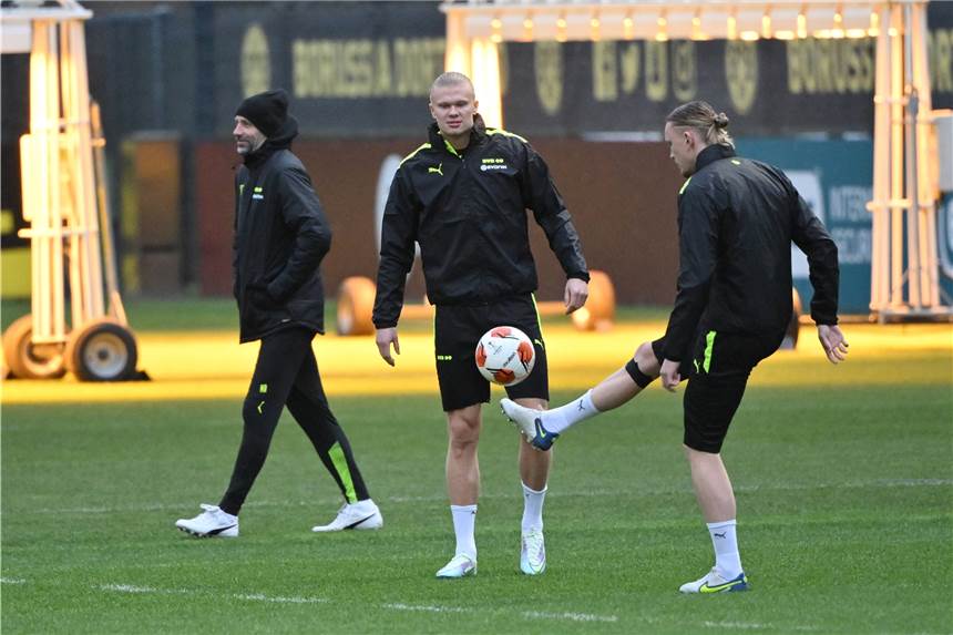 Noch muss BVB-Trainer Marco Rose (l.) ohne Erling Haaland auskommen.