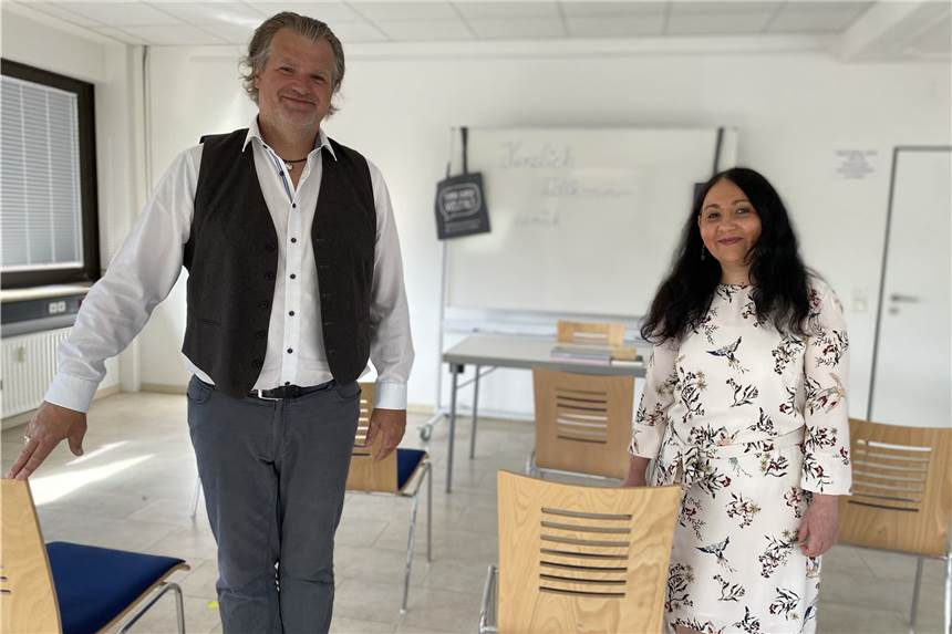 Bildungswerk Multi Kulti öffnet die Türen: Das sind die aktuellen Themen Noch ohne Gäste, aber bereits startklar: Die Doppelspitze des Bildungswerkes Multi Kulti, Rüdiger Szymkowiak und Iva Majewski-Kolarova, freut sich auf neue Angebote.