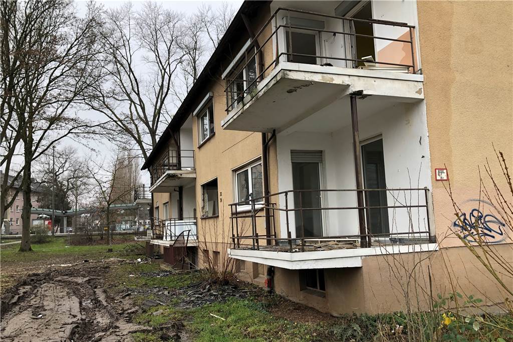 Wohnungsunternehmen lässt 18 Häuser im Dortmunder Norden abreißen Noch stehen einige der Häuser, die demnächst abgerissen werden. Allerdings sind sie innen bereits komplett entkernt