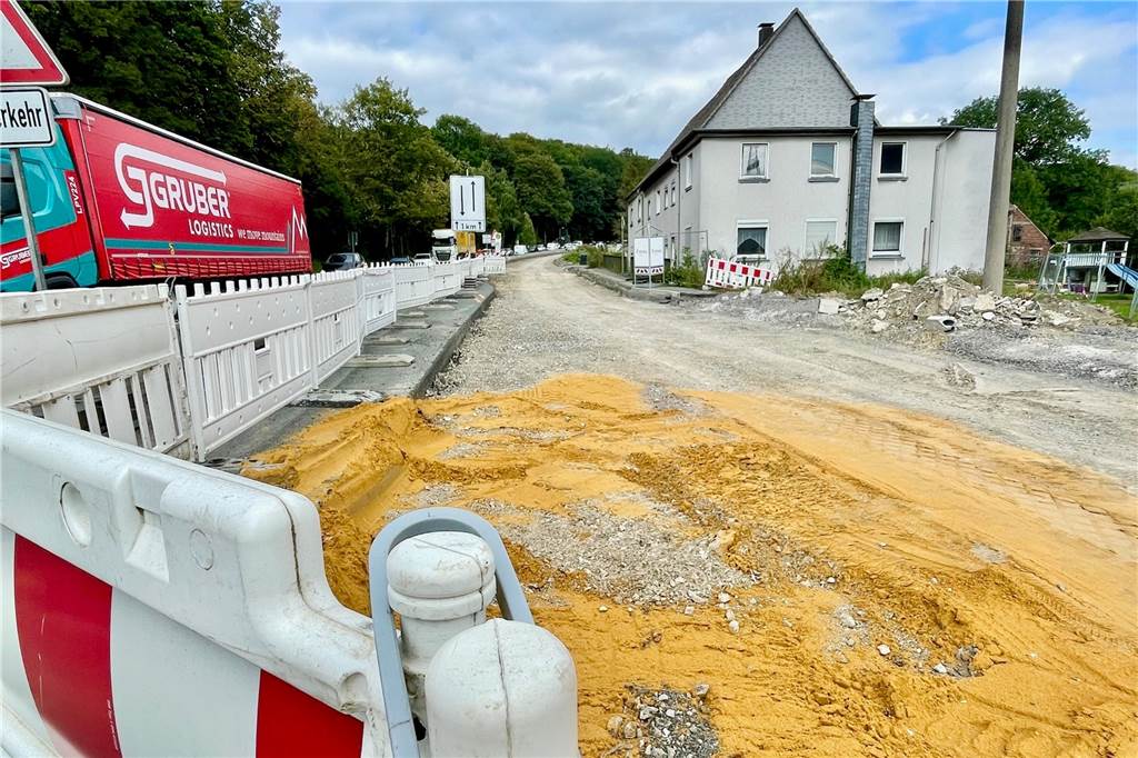 Großbaustelle B236: Termine für Fußgängerbrücke und Hausabriss stehen fest Noch steht das Haus einem Weiterbau im Wege. Doch das soll sich bald ändern. Ein möglicher Abrisstermin steht fest.