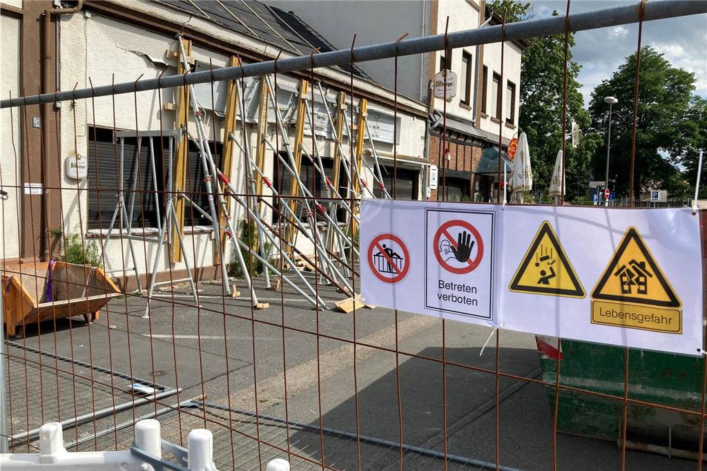 Restaurant Asia Pearl fast eingestürzt – Ursache gefunden Bauzaun an der Kurt-Schumacher-Straße