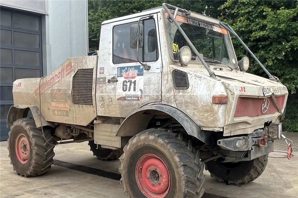 Mit dem Unimog Alfred Wemhoff und Team fahren durch Wasser und Schlamm Alfred Wemhoffs Rallye-Unimog.