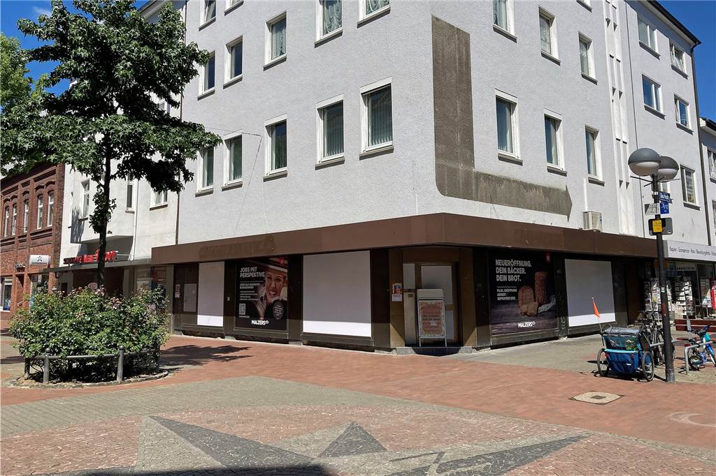 Unendliche Geschichte mit Happy End: Neues Leben in ehemaliger Commerzbank Noch verwaist, aber die Handwerker haben bereits mit der Arbeit begonnen, um die frühere Bankfiliale in eine Bäckerei zu verwandeln.
