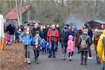 Noch viel mehr Gäste als am Samstag nutzten das gute Wetter, um zum Weihnachtszauber am Schloss Cappenberg zu kommen.