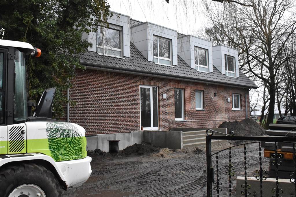 Mit Video: Aus der alten Dorfschule Zwillbrock wird ein neues Gästehaus Noch wird auch der Außenbereich des neuen Gästehauses gestaltet, im April soll dann eröffnet werden.