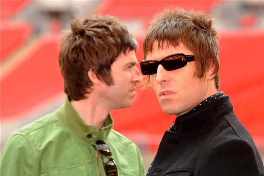 Noel und Liam Gallagher versöhnen sich nach Dauerzoff Noel (l) und Liam Gallagher scheinen das Kriegsbeil begraben zu haben. Foto: Zak Hussein