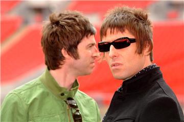 Noel (l) und Liam Gallagher scheinen das Kriegsbeil begraben zu haben. Foto: Zak Hussein