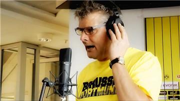 Norbert Dickel singt seinen Song.
