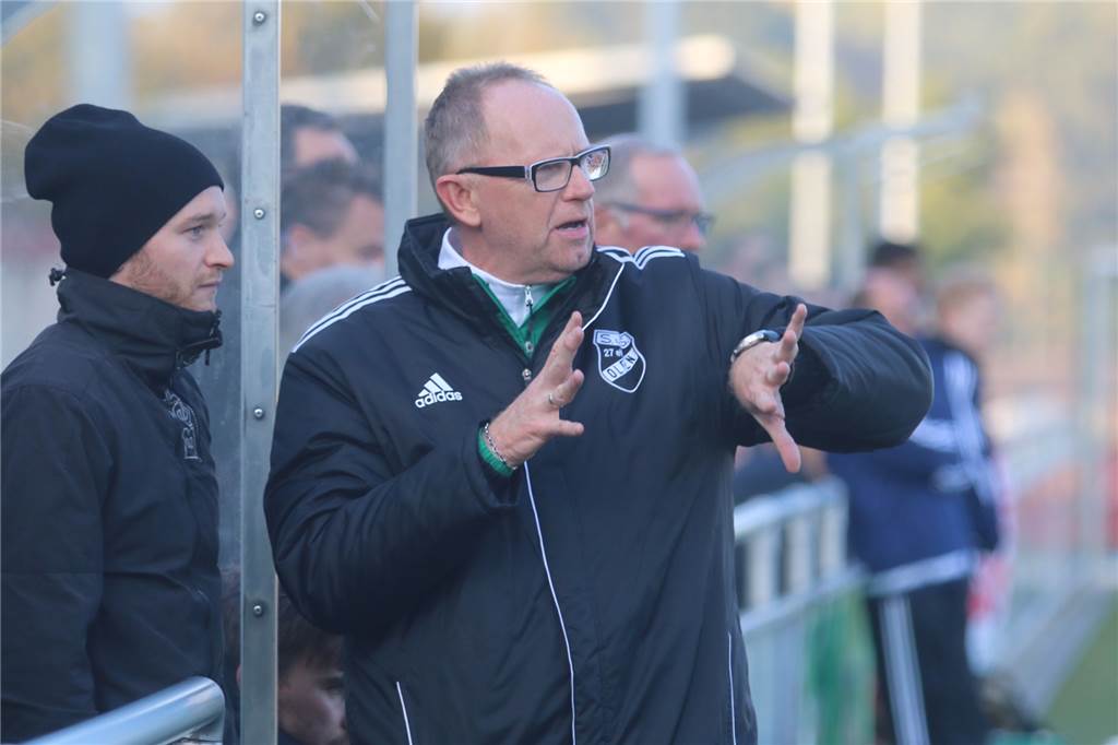 Wie sich Norbert Sander ins Leben zurückkämpfte - der SuS Olfen ist seine Lebensaufgabe Norbert Sander vor der Operation. Er gestikuliert an der Bande und war Trainer aus Leidenschaft. Nun ist er auf den Rollstuhl angewiesen.