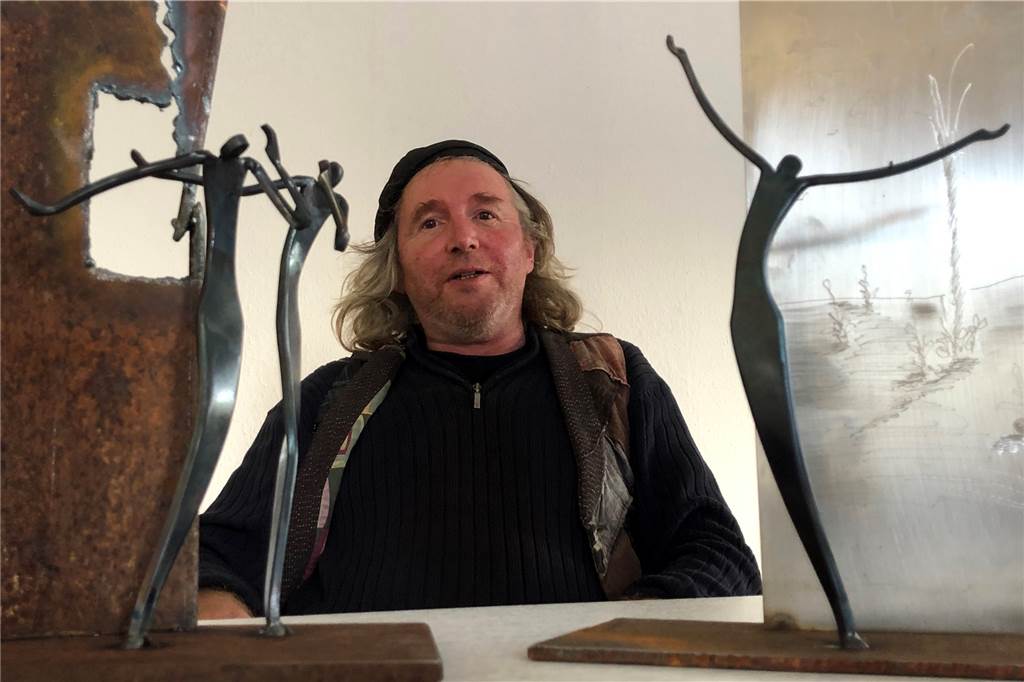 Fahrradroute, Buch und Bier: 2023 jährt sich die Schlacht bei Stadtlohn zum 400. Mal Norbert Then setzt sich künstlerisch mit den Themen Krieg, Flucht und Frieden auseinander. Seine 2,50 Meter hohe Skulptur (im Bild ein Modell) soll im Bereich Mühlenbrücke aufgestellt werden.