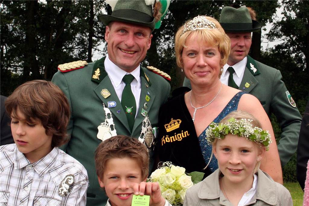 Norbert Vierhaus dankt ab: König, Kaiser, Vorsitzender und viel Ehre Königspaar mit Kindern