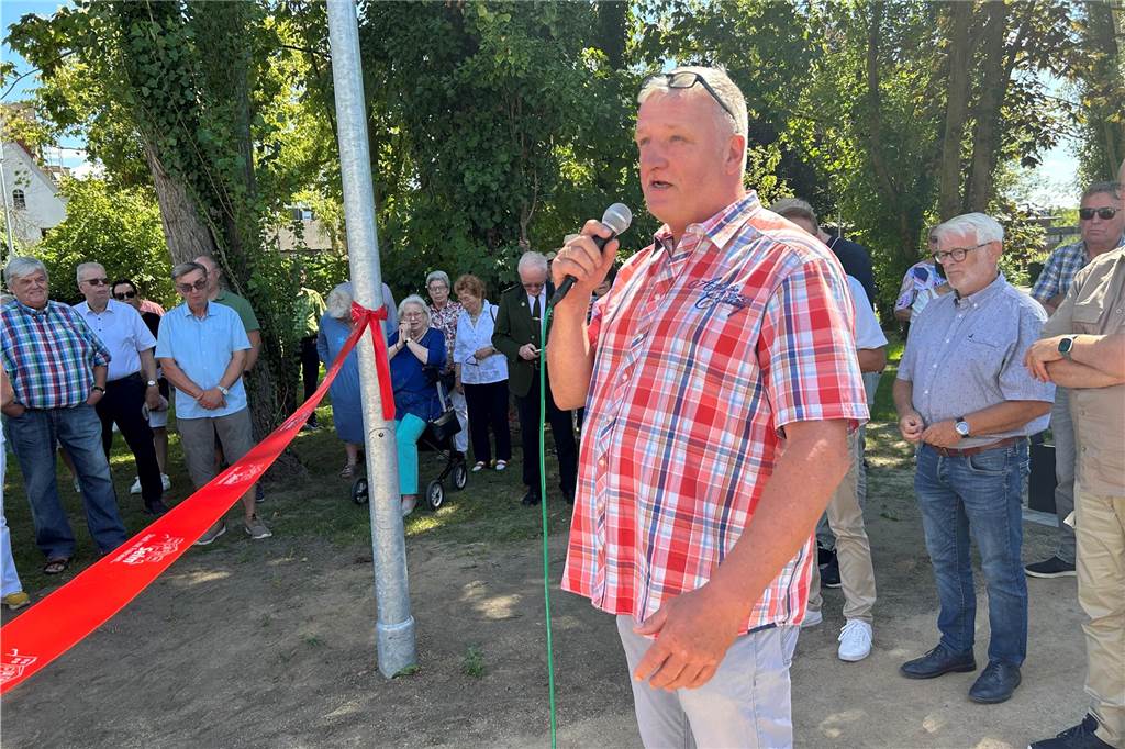 Norbert Wesselmann von der Interessengemeinschaft Borker Bürger appellierte an die Nutzer des Parkes, mit dazu beizutragen, dass der Park gepflegt wird.