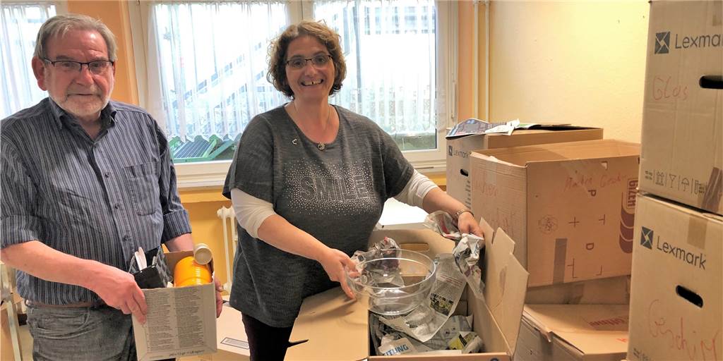 Awo Brackel packt Kisten - dabei ist neuer Standort noch nicht fertig Norbert Wiesenburg und Monika Schröer von der Awo Brackel bereiten den Umzug in den Neubau nebenan vor. Der wird allerdings noch auf sich warten lassen