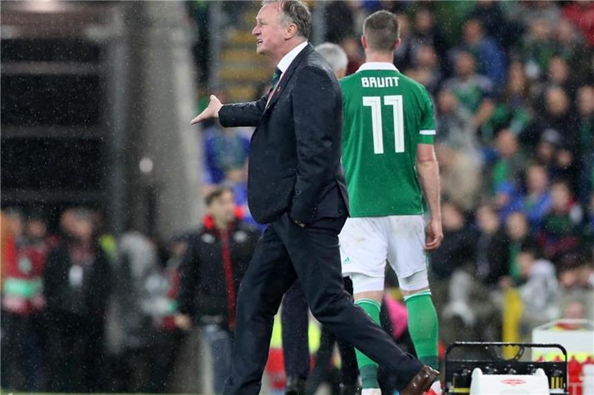Nordirlands Trainer Michael O'Neill beschwert sich. Foto: Brian Lawless