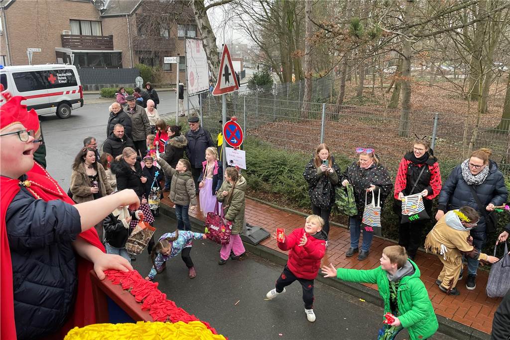 Nordkirchen feiert seinen bunten, fröhlichen Umzug mit mehr Besuchern als sonst und toller Stimmung.