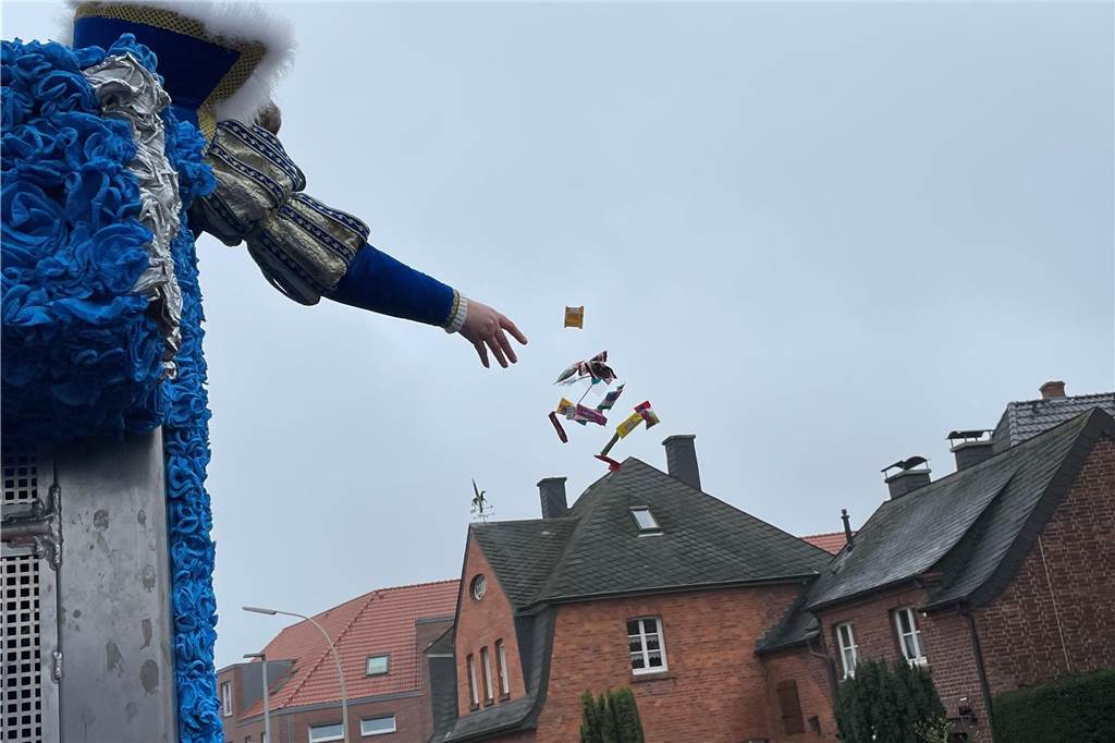 Nordkirchen feiert seinen bunten, fröhlichen Umzug mit mehr Besuchern als sonst und toller Stimmung.