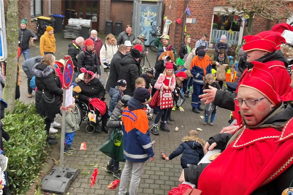 Nordkirchen feiert seinen bunten, fröhlichen Umzug mit mehr Besuchern als sonst und toller Stimmung.