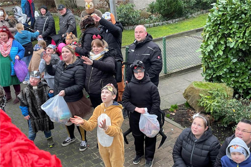 Nordkirchen feiert seinen bunten, fröhlichen Umzug mit mehr Besuchern als sonst und toller Stimmung.