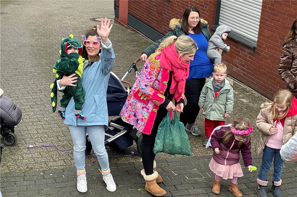 Nordkirchen feiert seinen bunten, fröhlichen Umzug mit mehr Besuchern als sonst und toller Stimmung.
