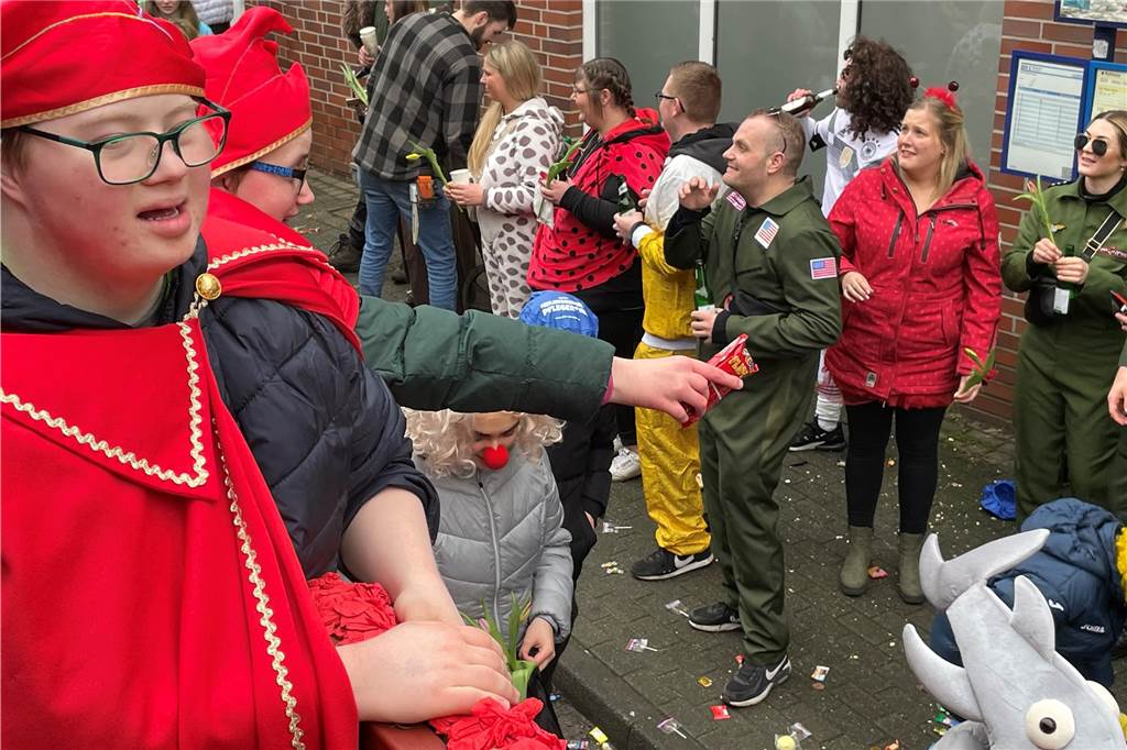 Nordkirchen feiert seinen bunten, fröhlichen Umzug mit mehr Besuchern als sonst und toller Stimmung.