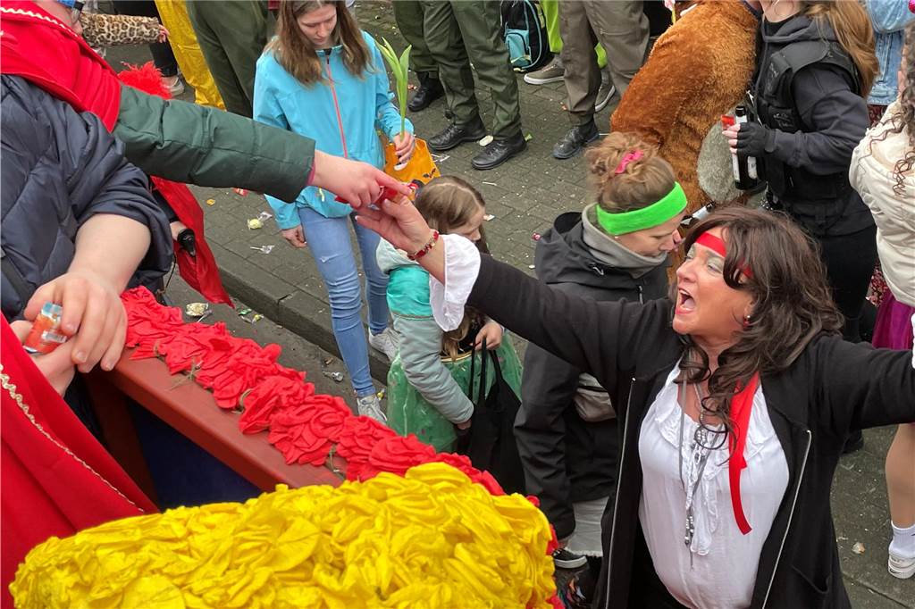 Nordkirchen feiert seinen bunten, fröhlichen Umzug mit mehr Besuchern als sonst und toller Stimmung.