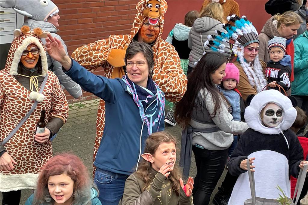 Nordkirchen feiert seinen bunten, fröhlichen Umzug mit mehr Besuchern als sonst und toller Stimmung.
