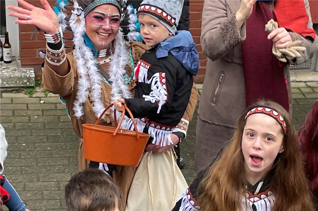 Nordkirchen feiert seinen bunten, fröhlichen Umzug mit mehr Besuchern als sonst und toller Stimmung.