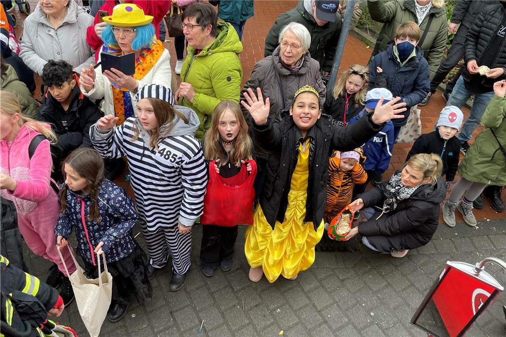 Nordkirchen feiert seinen bunten, fröhlichen Umzug mit mehr Besuchern als sonst und toller Stimmung.