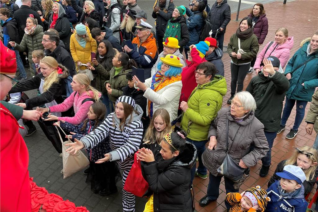 Nordkirchen feiert seinen bunten, fröhlichen Umzug mit mehr Besuchern als sonst und toller Stimmung.