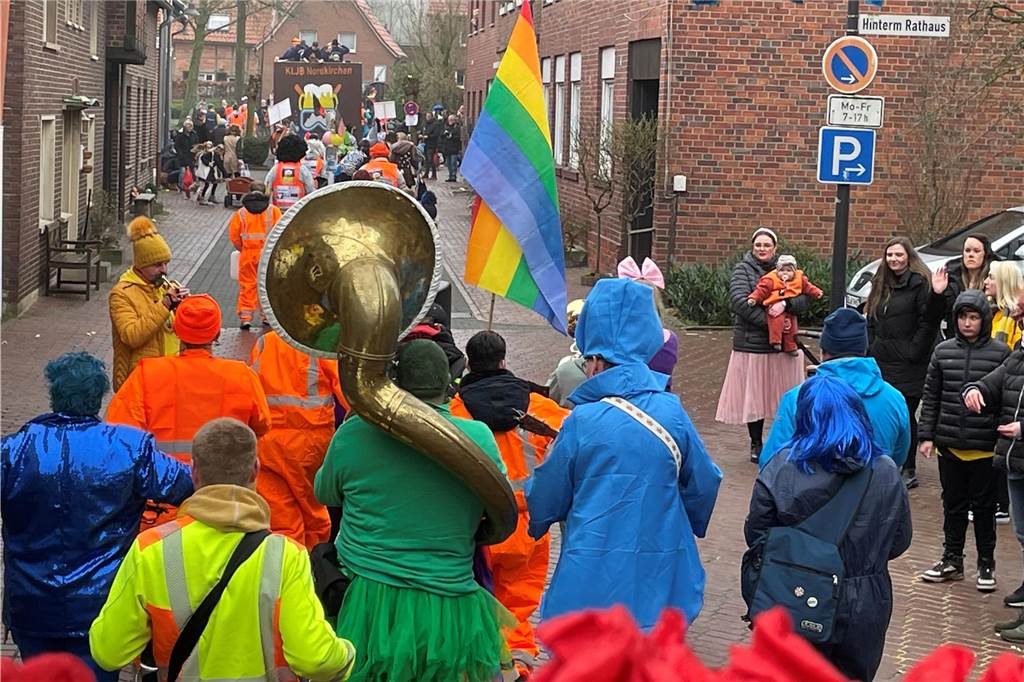 Nordkirchen feiert seinen bunten, fröhlichen Umzug mit mehr Besuchern als sonst und toller Stimmung.