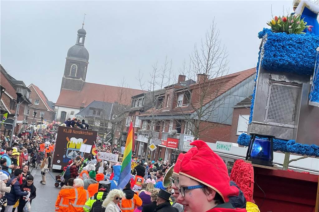Nordkirchen feiert seinen bunten, fröhlichen Umzug mit mehr Besuchern als sonst und toller Stimmung.