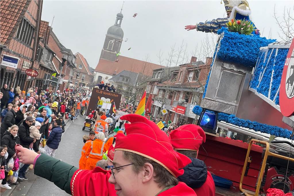 Nordkirchen feiert seinen bunten, fröhlichen Umzug mit mehr Besuchern als sonst und toller Stimmung.