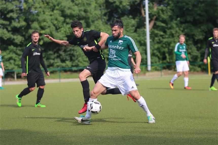Trainer Jaber fordert besseres Zusammenspiel Nordkirchens Spielmacher Bülent Gündüz (r.) darf nach seiner Roten Karte im Spiel beim FC Roj am Sonntag wieder auflaufen.