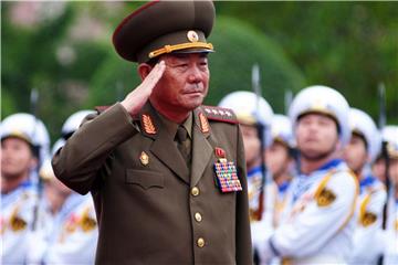 Nordkoreas bisheriger Verteidigungsminister Pak Yong Sik soll abgesetzt worden sein. Foto: EPA/Str