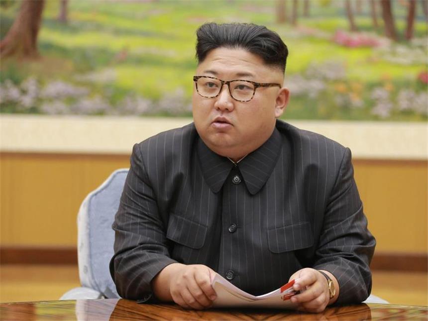 Nordkorea droht bei neuen Sanktionen mit "Gegenoffensive" Nordkoreas Machthaber Kim Jong Un bei einer Sitzung des Politbüros der Partei der Arbeit Koreas (WPK). Foto: KRT via AP Video