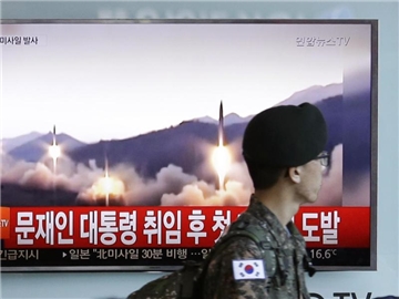 Nordkoreas Raketenversuch wurde nicht nur als Machtdemonstration gegenüber den USA, sondern auch als direkte Herausforderung der neuen Regierung in Südkorea gewertet. Foto: Ahn Young-Joon