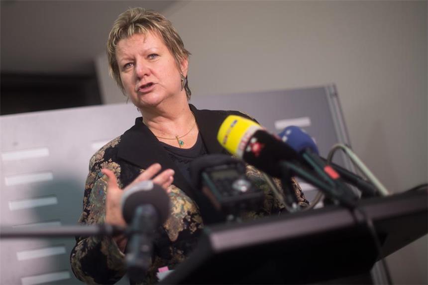Löhrmann will besseres „Turbo-Abi“ Nordrhein-Westfalens Schulministerin Sylvia Löhrmann (Grüne) will das "Turbo-Abi" nicht abschaffen, sondern anpassen.