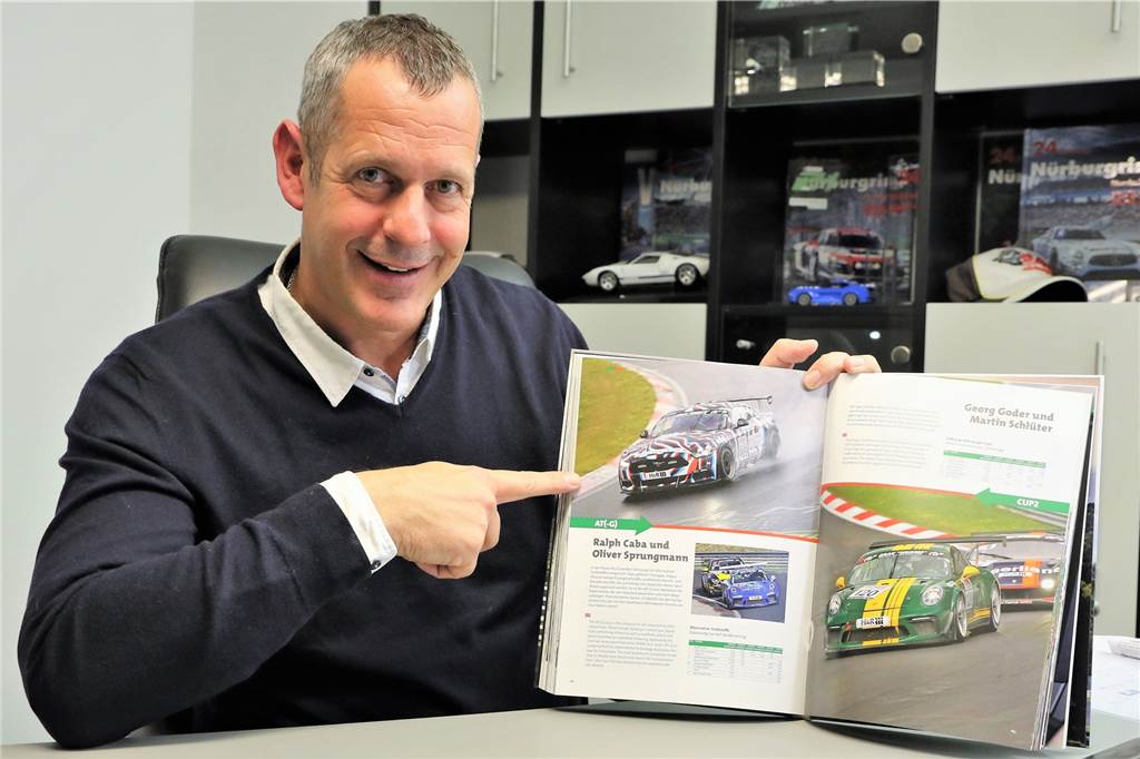 Cockpit-Wechsel: Dorstener Oliver Sprungmann fuhr am Ring wieder Porsche Oliver Sprungmann zeigt ein Bild seines Ford Mustang GT "Bullitt"